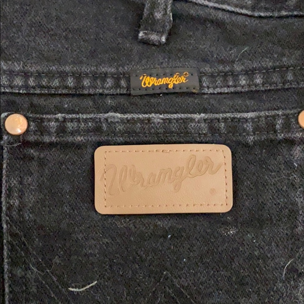 Wrangler shorts - Picture 2 of 4